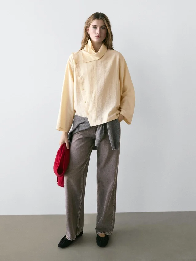 Asymmetrisches Hemd mit Knopfleiste Asymmetrisches Hemd mit Knopfleiste
