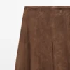 Ausgestellt geschnittene Hose aus Wildleder Ausgestellt geschnittene Hose aus Wildleder