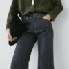 Ausgestellte Jeans mit hoher Taille Ausgestellte Jeans mit hoher Taille