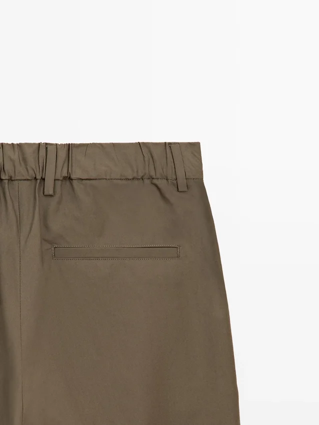 Baumwoll-Hose mit doppelten Abnähern Baumwoll-Hose mit doppelten Abnähern