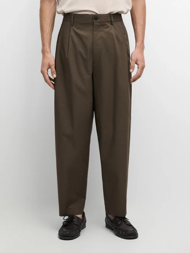 Baumwoll-Hose mit doppelten Abnähern Baumwoll-Hose mit doppelten Abnähern