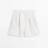 Bermudashorts aus 100 % Leinen mit kurzen Falten Bermudashorts aus 100 % Leinen mit kurzen Falten
