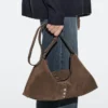 Bucket Bag aus Spaltveloursleder Bucket Bag aus Spaltveloursleder