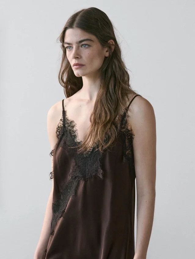 Camisole-Kleid mit Spitzendetails Camisole-Kleid mit Spitzendetails