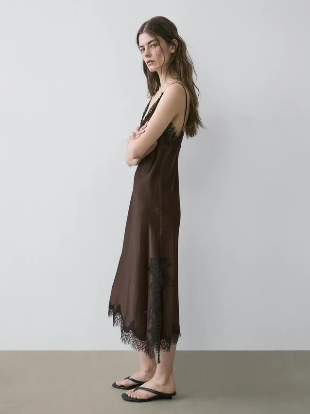 Camisole-Kleid mit Spitzendetails Camisole-Kleid mit Spitzendetails