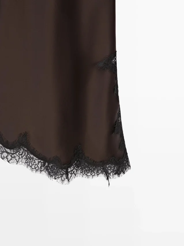Camisole-Kleid mit Spitzendetails Camisole-Kleid mit Spitzendetails