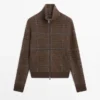 Cardigan aus Alpaka mit Karomuster und Filzstruktur Cardigan aus Alpaka mit Karomuster und Filzstruktur