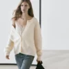 Cardigan aus Wolle mit Zopfmuster Cardigan aus Wolle mit Zopfmuster