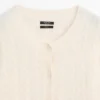 Cardigan aus Wolle mit Zopfmuster Cardigan aus Wolle mit Zopfmuster
