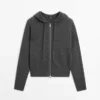 Cardigan aus Wollmischung mit Reißverschluss und Kapuze Cardigan aus Wollmischung mit Reißverschluss und Kapuze