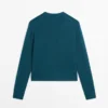 Cardigan aus Wollstrick mit verdeckten Knöpfen Cardigan aus Wollstrick mit verdeckten Knöpfen