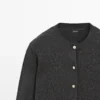 Cardigan mit goldenen Knöpfen Cardigan mit goldenen Knöpfen