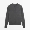 Cardigan mit Rollkragen und verdeckten Knöpfen Cardigan mit Rollkragen und verdeckten Knöpfen