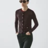 Cardigans mit goldenen Knöpfen Cardigans mit goldenen Knöpfen