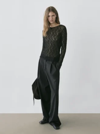 Durchbrochenes Strickoberteil mit langen Ärmeln und Spitze