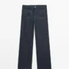 Flare-Fit-Jeans mit hoher Taille und Taschen Flare-Fit-Jeans mit hoher Taille und Taschen
