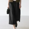 Fließende Hose mit Abnähern Fließende Hose mit Abnähern