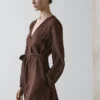 Fließendes Midikleid aus Leinenmischung mit Gürtel Fließendes Midikleid aus Leinenmischung mit Gürtel