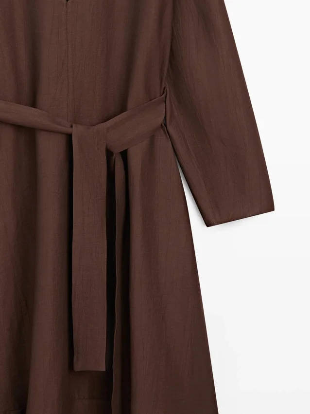 Fließendes Midikleid aus Leinenmischung mit Gürtel Fließendes Midikleid aus Leinenmischung mit Gürtel