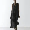 Fließendes, plissiertes Midikleid Fließendes, plissiertes Midikleid