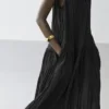 Fließendes, plissiertes Midikleid Fließendes, plissiertes Midikleid