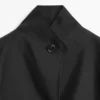 Fließendes, voluminöses Cape mit Knopfdetails Fließendes, voluminöses Cape mit Knopfdetails