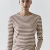 Gestreiftes T-Shirt aus 100 % Baumwolle Gestreiftes T-Shirt aus 100 % Baumwolle