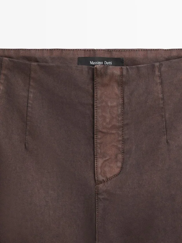 Gewachste Hose mit ausgestelltem Schnitt Gewachste Hose mit ausgestelltem Schnitt