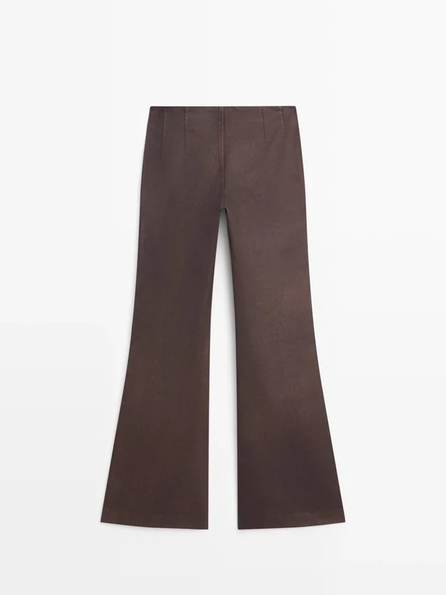 Gewachste Hose mit ausgestelltem Schnitt Gewachste Hose mit ausgestelltem Schnitt