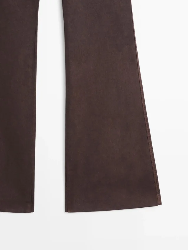 Gewachste Hose mit ausgestelltem Schnitt Gewachste Hose mit ausgestelltem Schnitt