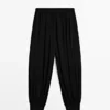 Halbtransparente Sarouel-Hose mit Knopfdetails Halbtransparente Sarouel-Hose mit Knopfdetails