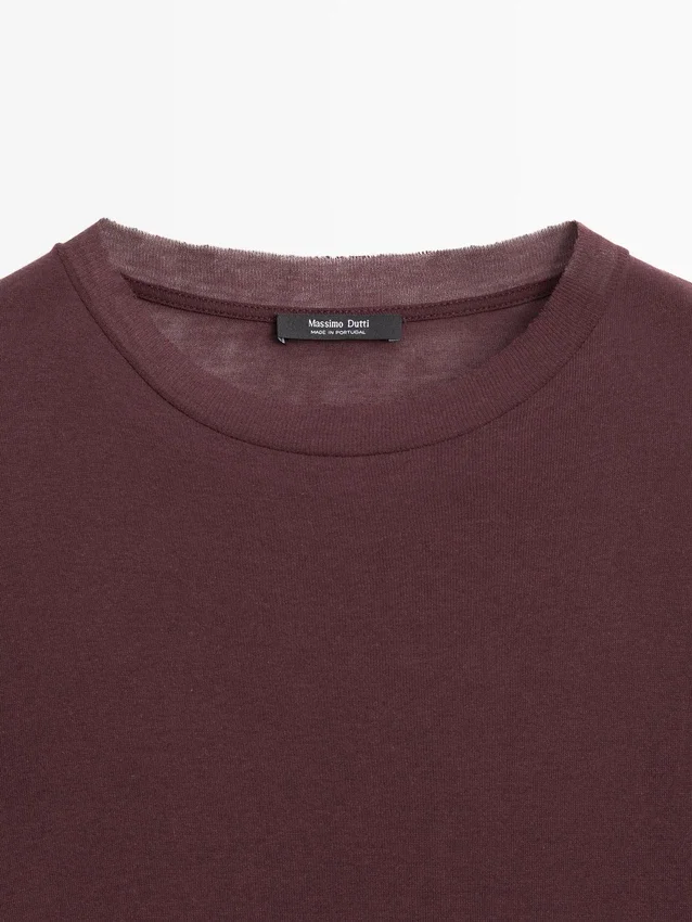 Halbtransparentes T-Shirt aus 100 % Baumwolle mit Kragen Halbtransparentes T-Shirt aus 100 % Baumwolle mit Kragen