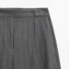 Hose mit Abnähern und Nadelstreifen Hose mit Abnähern und Nadelstreifen