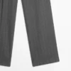 Hose mit Abnähern und Nadelstreifen Hose mit Abnähern und Nadelstreifen