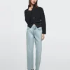Jeans mit geradem Bein und hoher Taille Jeans mit geradem Bein und hoher Taille
