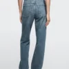 Jeans mit hoher Taille und weitem Bein Jeans mit hoher Taille und weitem Bein