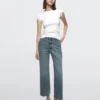 Jeans mit mittlerer Leibhöhe und Schlag Jeans mit mittlerer Leibhöhe und Schlag