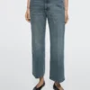 Jeans mit mittlerer Leibhöhe und Schlag Jeans mit mittlerer Leibhöhe und Schlag