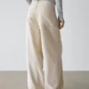 Jeans mit niedriger Leibhöhe und weitem Bein Jeans mit niedriger Leibhöhe und weitem Bein