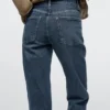 Komfortable Jeans mit geradem Bein und hoher Taille Komfortable Jeans mit geradem Bein und hoher Taille