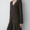 Kontrastreiches Kleid aus Baumwollmischgewebe Kontrastreiches Kleid aus Baumwollmischgewebe