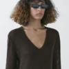Kontrastreiches Kleid aus Baumwollmischgewebe Kontrastreiches Kleid aus Baumwollmischgewebe