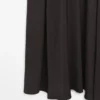 Kontrastreiches Kleid aus Baumwollmischgewebe Kontrastreiches Kleid aus Baumwollmischgewebe