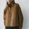 Kurze Bomberjacke aus Wildleder Kurze Bomberjacke aus Wildleder