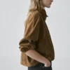 Kurze Bomberjacke aus Wildleder Kurze Bomberjacke aus Wildleder