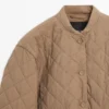 Kurze, leichte Daunenjacke Kurze, leichte Daunenjacke