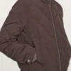 Kurze wasserabweisende Daunenjacke Kurze wasserabweisende Daunenjacke