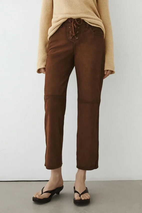 Kurze Wildleder-Hose mit Kordelzug Kurze Wildleder-Hose mit Kordelzug