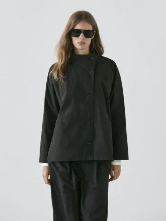 Kurzer, wattierter Parka mit Kragen