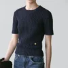 Kurzärmeliger Pullover aus geflochtenem Strick Kurzärmeliger Pullover aus geflochtenem Strick